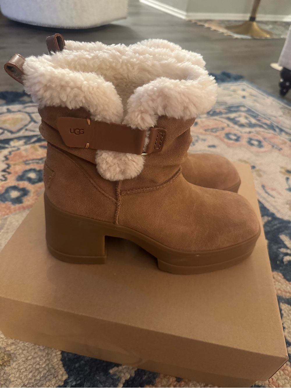 UGG Moxy Chestnut Shearling-Trim Platform Ankle Boots Size 9 NEW - Picture 2 of 6